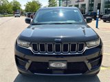 Used 2023 Jeep Grand Cherokee Laredo image 2