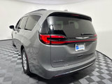 Used 2022 Chrysler Pacifica Touring-L image 5