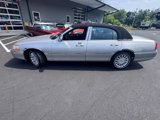 Used 2005 Lincoln Town Car Signature image 2