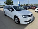 Used 2017 Chrysler Pacifica Touring image 3