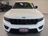 Used 2023 Jeep Grand Cherokee Altitude image 2