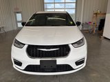 Used 2024 Chrysler Pacifica Touring image 2