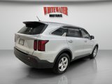 Used 2021 Kia Sorento LX image 4