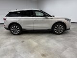 Used 2022 Lincoln Corsair Reserve image 4