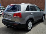 Used 2011 Kia Sorento LX image 2