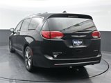 Used 2017 Chrysler Pacifica Limited image 5