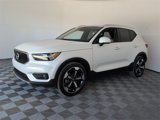 Certified 2022 Volvo XC40 T5 Momentum w/ Premium Package image 4