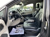 Used 2023 Chrysler Pacifica Touring-L image 4