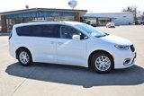 Used 2022 Chrysler Pacifica Touring-L image 3