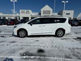 Used 2023 Chrysler Pacifica Limited image 2