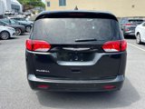 Used 2018 Chrysler Pacifica L image 2