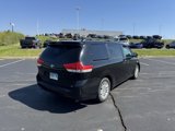 Used 2014 Toyota Sienna XLE image 3