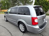 Used 2016 Chrysler Town & Country Touring image 4