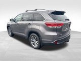 Used 2019 Toyota Highlander XLE image 3