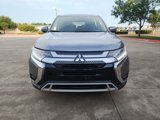 Used 2019 Mitsubishi Outlander SE image 2