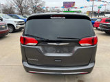 Used 2017 Chrysler Pacifica Touring-L image 6