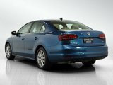 Used 2017 Volkswagen Jetta SE image 3