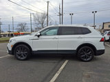 Used 2022 Volkswagen Tiguan SE w/ Panoramic Sunroof Package image 2