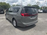 Used 2022 Chrysler Pacifica Touring-L image 3