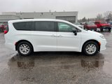 New 2025 Chrysler Pacifica Select image 2