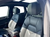 Certified 2022 Porsche Macan image 5