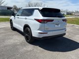 Used 2023 Mitsubishi Outlander SE image 3