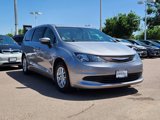 Used 2017 Chrysler Pacifica Touring image 3