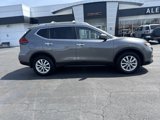 Used 2020 Nissan Rogue SV image 2