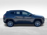 Used 2022 Jeep Compass Latitude image 2