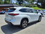 Used 2022 Toyota Highlander XLE image 3