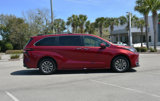 Used 2022 Toyota Sienna XLE image 2