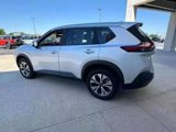 Used 2023 Nissan Rogue SV image 2