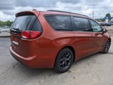 Used 2018 Chrysler Pacifica Touring-L Plus w/ S Appearance Package image 3