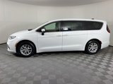 Used 2023 Chrysler Pacifica Touring-L image 2