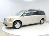 Used 2014 Chrysler Town & Country Touring image 3