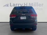 Used 2017 Jeep Grand Cherokee Laredo w/ Quick Order Package 2BE image 4