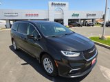 Used 2023 Chrysler Pacifica Touring-L image 2