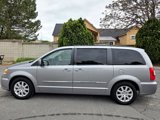 Used 2016 Chrysler Town & Country Touring image 3