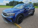 Used 2022 Volkswagen Taos SE w/ Panoramic Sunroof Package image 2
