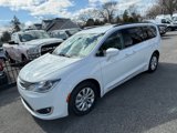 Used 2017 Chrysler Pacifica Touring-L image 6
