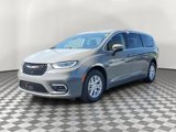 Used 2023 Chrysler Pacifica Touring-L image 3