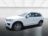 Used 2016 Volkswagen Touareg Lux image 2