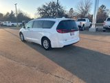 Used 2022 Chrysler Pacifica Touring-L image 3