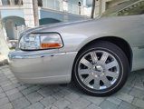 Used 2003 Lincoln Town Car Cartier image 2