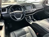 Used 2017 Toyota Highlander Limited image 2