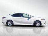 Used 2020 Toyota Camry LE image 3