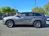 Used 2017 Toyota Highlander AWD V6 image 3