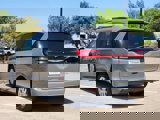 Used 2022 Chrysler Pacifica Touring-L image 4