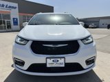 Used 2022 Chrysler Pacifica Touring-L image 2