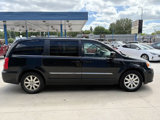Used 2014 Chrysler Town & Country Touring image 5